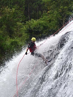 Trải Nghiệm Canyoning Vượt Thác Datanla